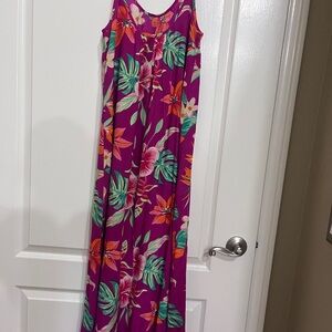 19 Palms Hawaiian Bright Floral Maxi Dress in Magenta & Tropical Print